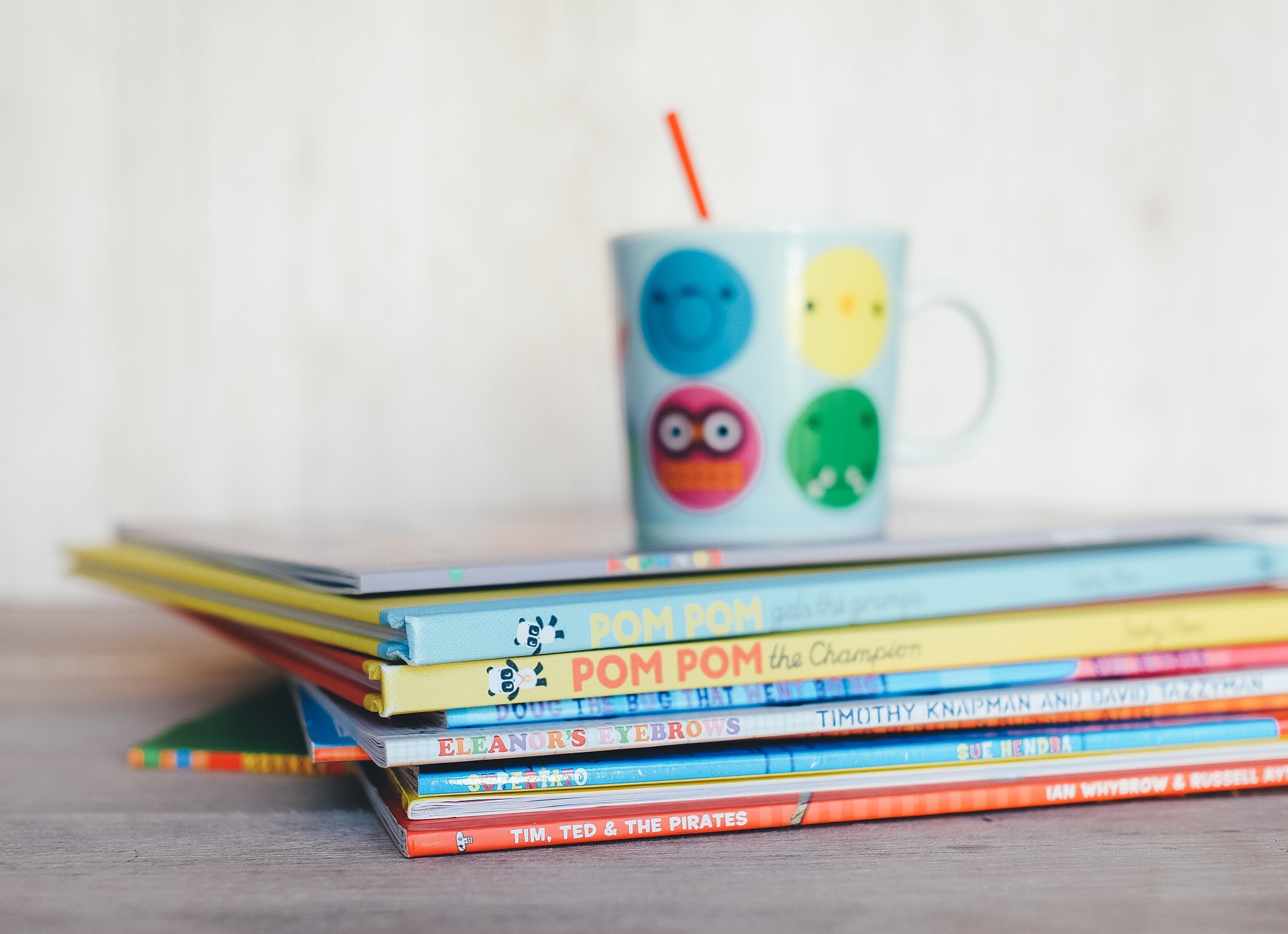 Stapel von Kinderbüchern